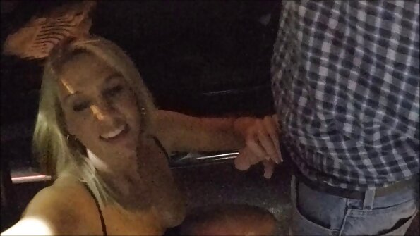 Sculă mare și vedete porno blonde neagră deghizat ca stud obține capul de alb soția care plimbari