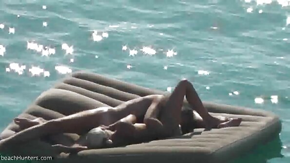 Fotografii de sexy celebritati xxx soția în vacanță topless și gol